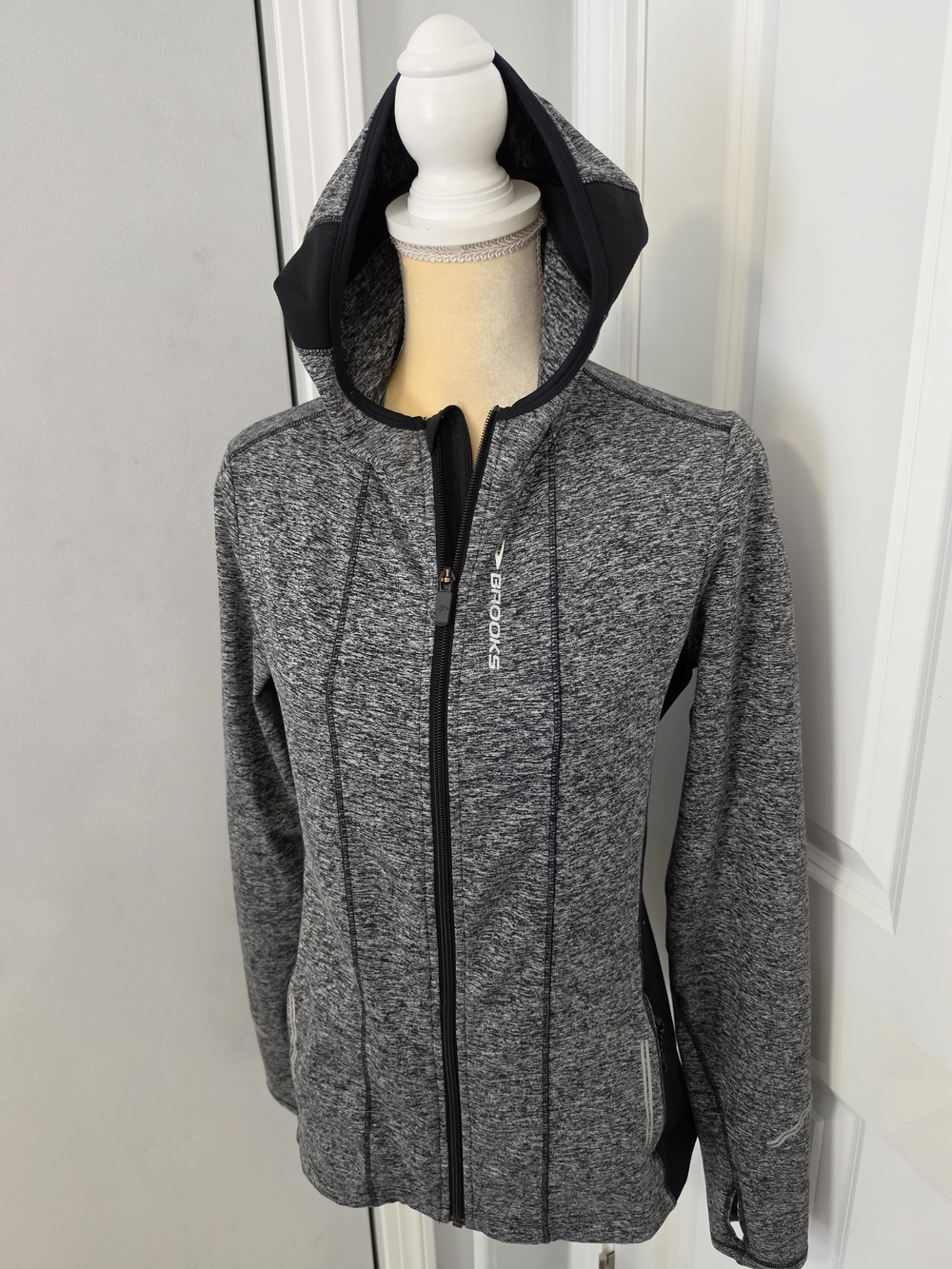 Brooks Athletic Running Jacket Women’s M Utopia Full Zip Gray Black Space Dye
